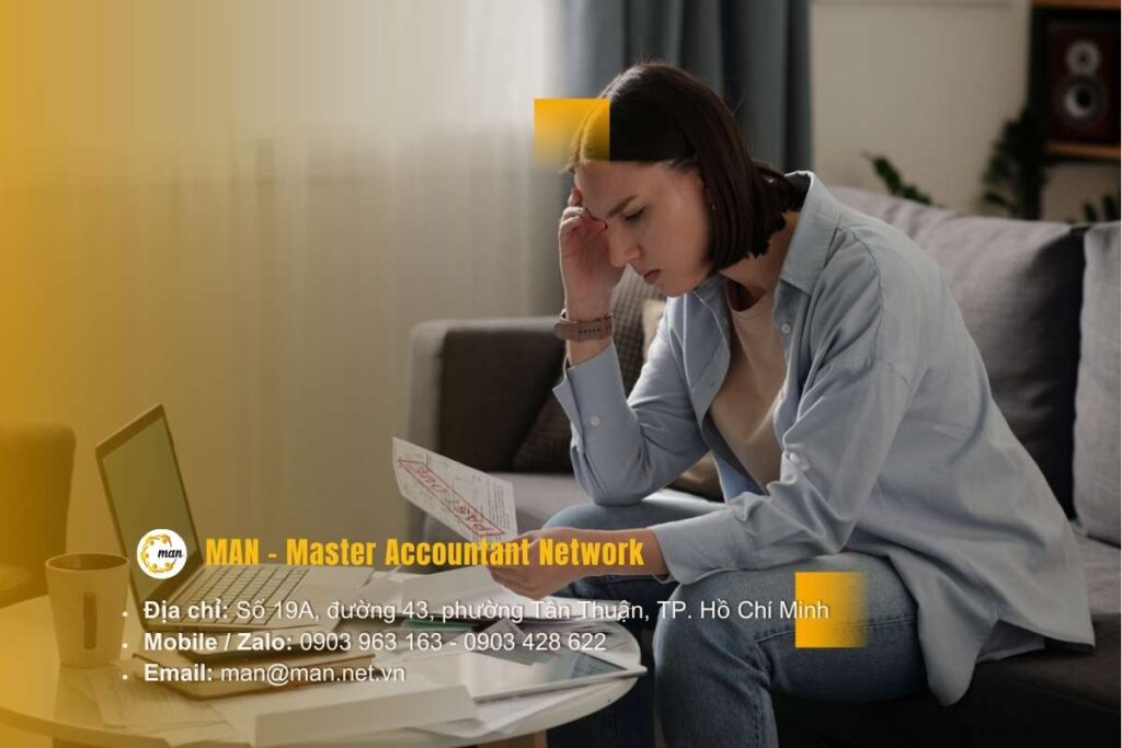 Tạm hoãn xuất cảnh do nợ thuế