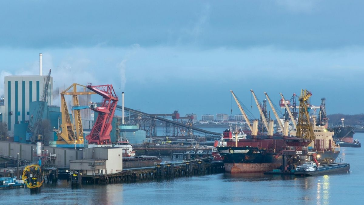 Bản chất pháp lý của dịch vụ hoàn thuế GTGT hàng xuất khẩu hiện nay là gì