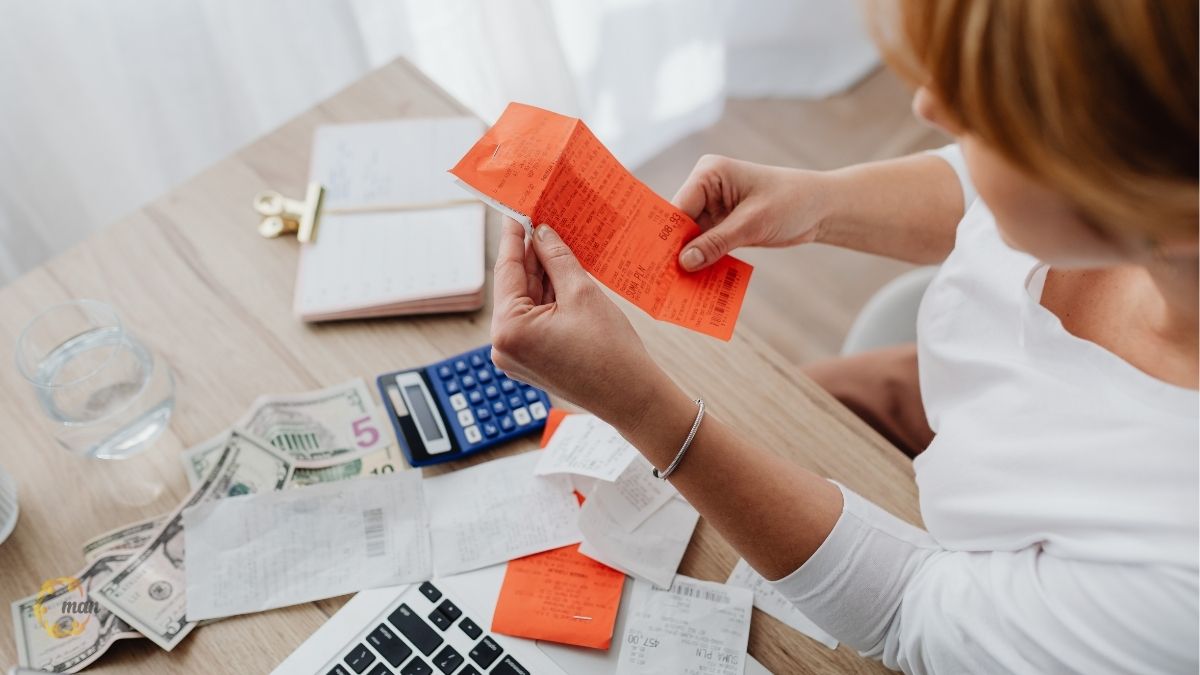 Hộ kinh doanh có cần xuất hóa đơn khi tặng bánh Trung thu cho khách hàng không theo quy định pháp luật